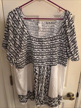 Chelsea Studio Black & White Short Sleeve Patterned Tunic